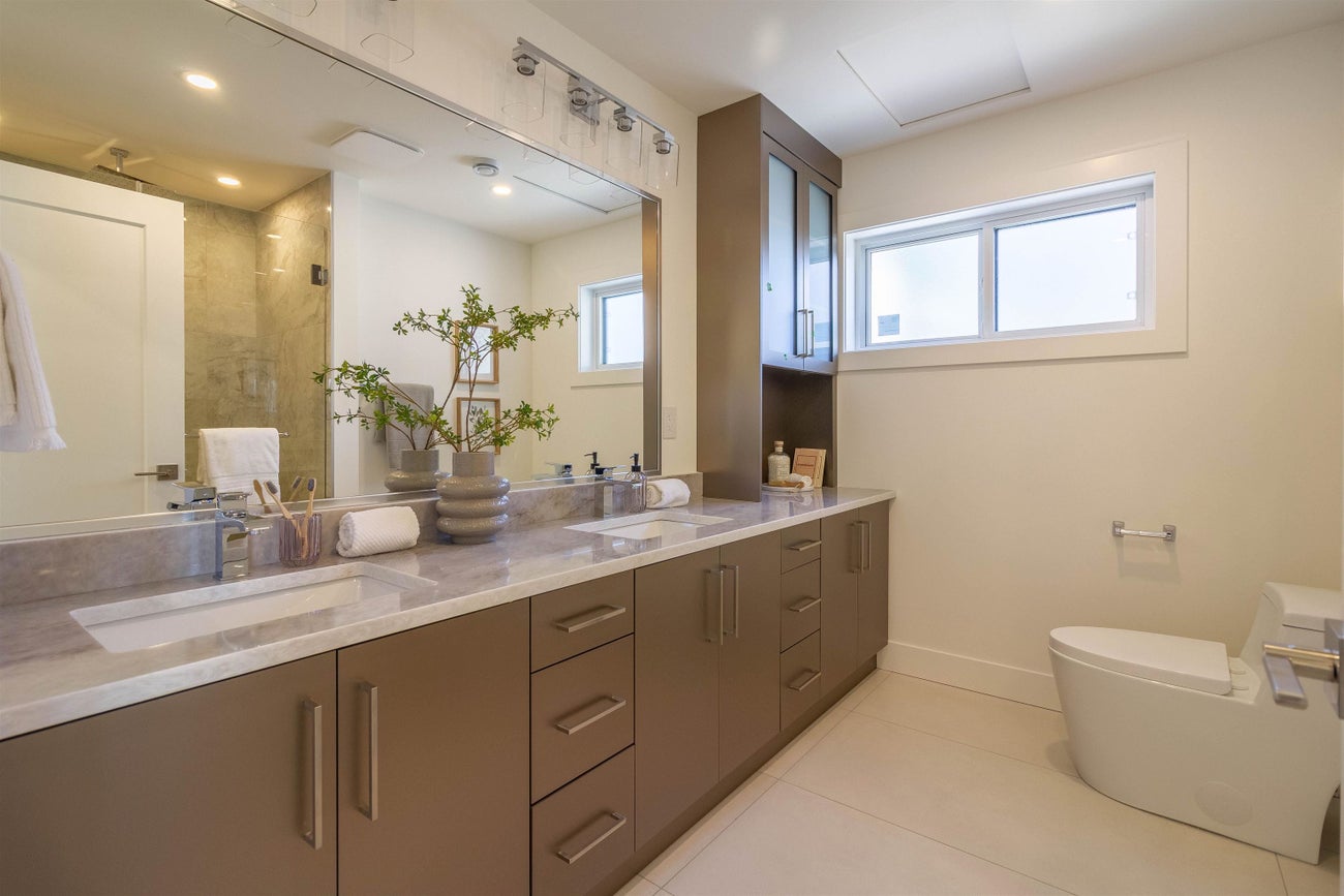 2256 Monashee Court - Coquitlam East Single Family Residence for Sale, 7 Bedrooms (R3159545)# - 22 2256 Monashee Court - Coquitlam East Single Family Residence for Sale, 7 Bedrooms (R3159545)# - 22