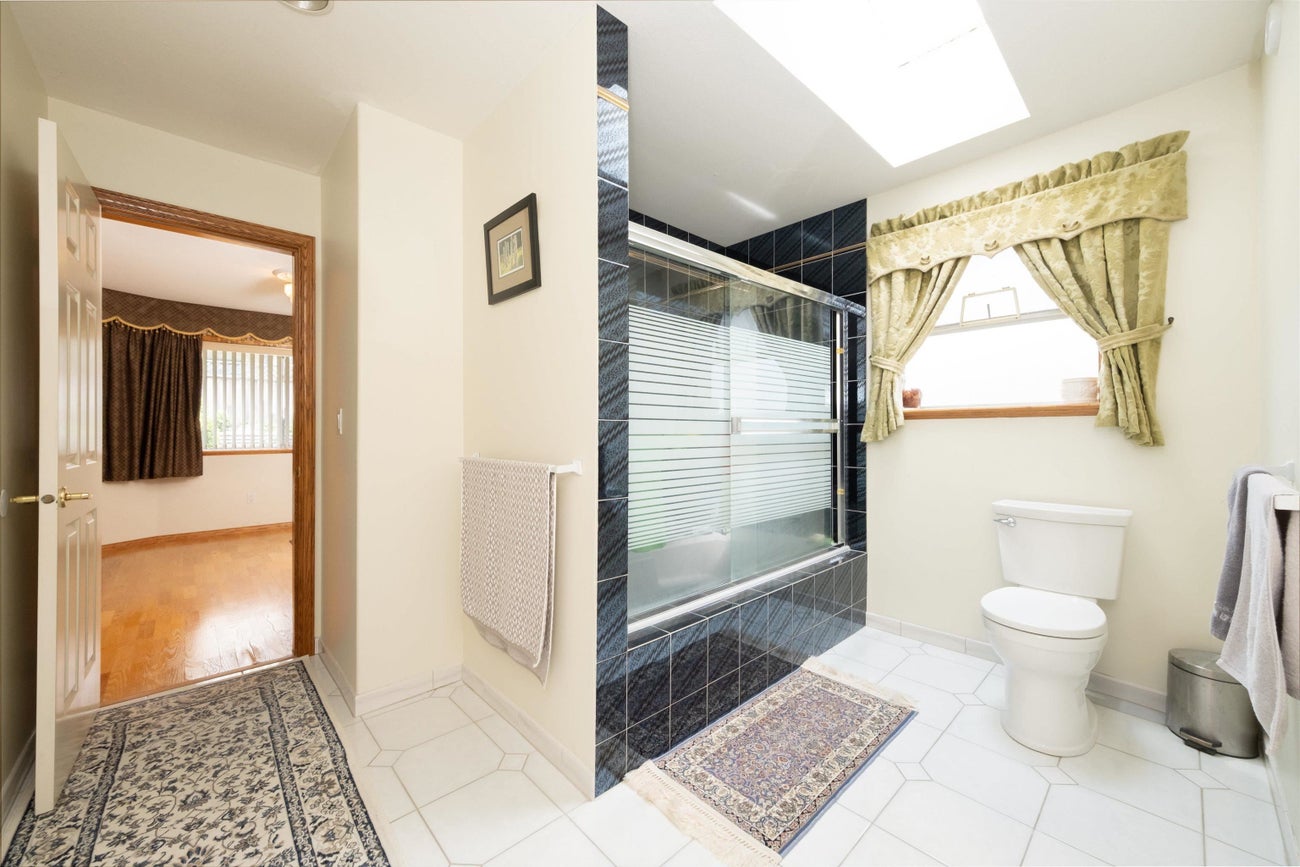 2248 Sicamous Avenue - Coquitlam East Single Family Residence for Sale, 7 Bedrooms (R3160669)# - 26
