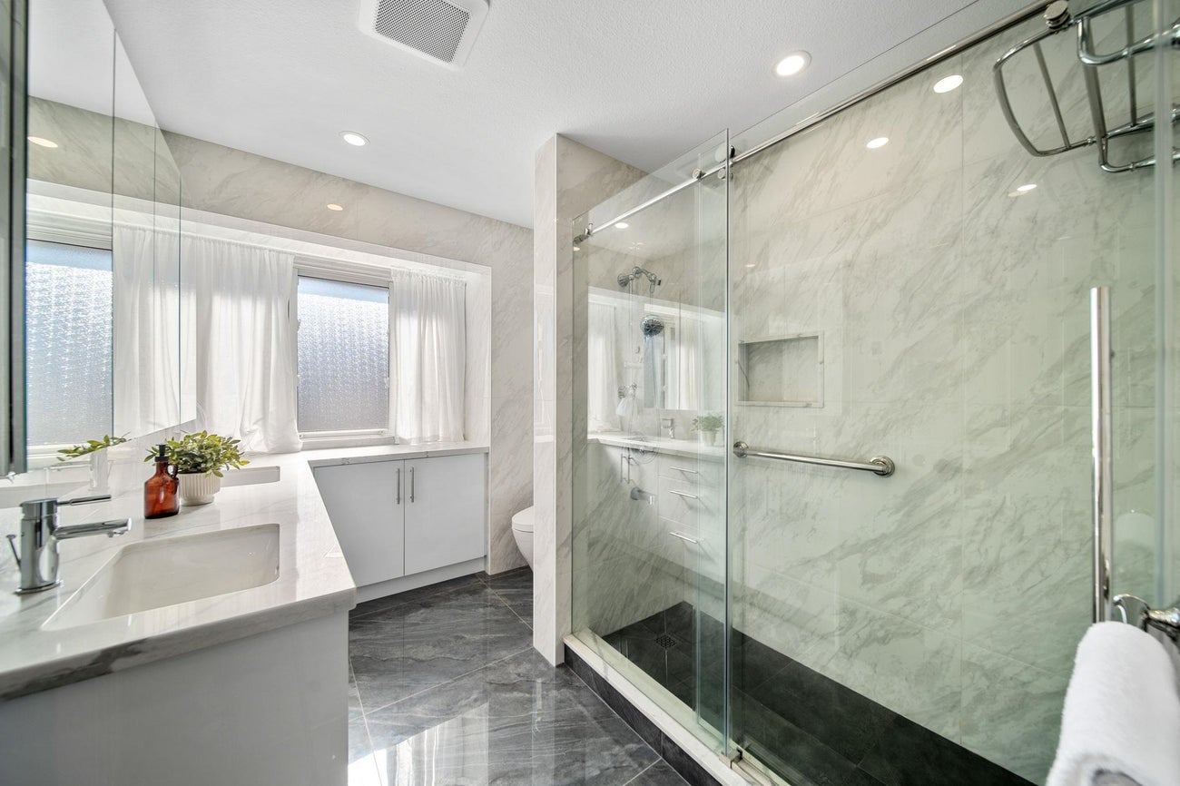 2480 Gale Avenue - Central Coquitlam Single Family Residence for Sale, 6 Bedrooms (R3162258)# - 21 2480 Gale Avenue - Central Coquitlam Single Family Residence for Sale, 6 Bedrooms (R3162258)# - 21