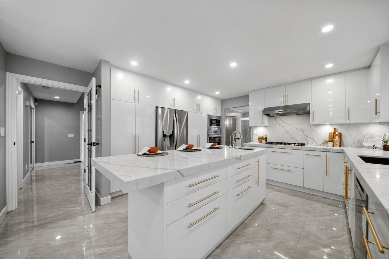 2480 Gale Avenue - Central Coquitlam Single Family Residence for Sale, 6 Bedrooms (R3162258)# - 2 2480 Gale Avenue - Central Coquitlam Single Family Residence for Sale, 6 Bedrooms (R3162258)# - 2