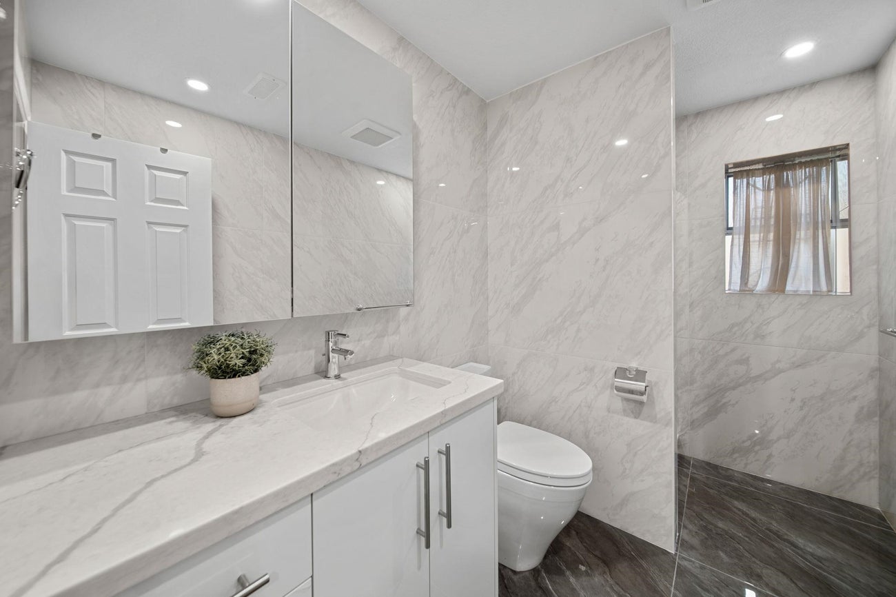2480 Gale Avenue - Central Coquitlam Single Family Residence for Sale, 6 Bedrooms (R3162258)# - 32 2480 Gale Avenue - Central Coquitlam Single Family Residence for Sale, 6 Bedrooms (R3162258)# - 32