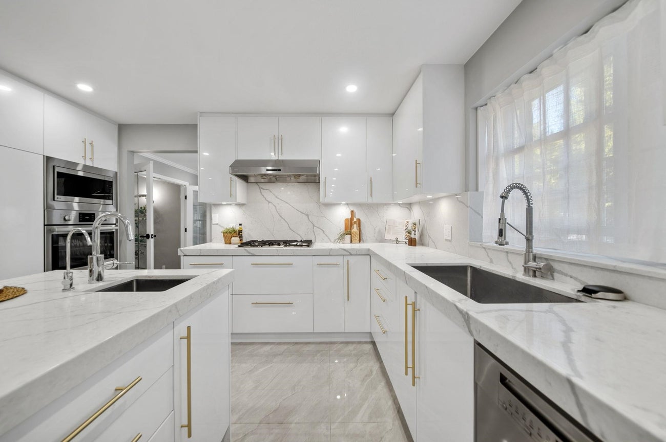 2480 Gale Avenue - Central Coquitlam Single Family Residence for Sale, 6 Bedrooms (R3162258)# - 3 2480 Gale Avenue - Central Coquitlam Single Family Residence for Sale, 6 Bedrooms (R3162258)# - 3