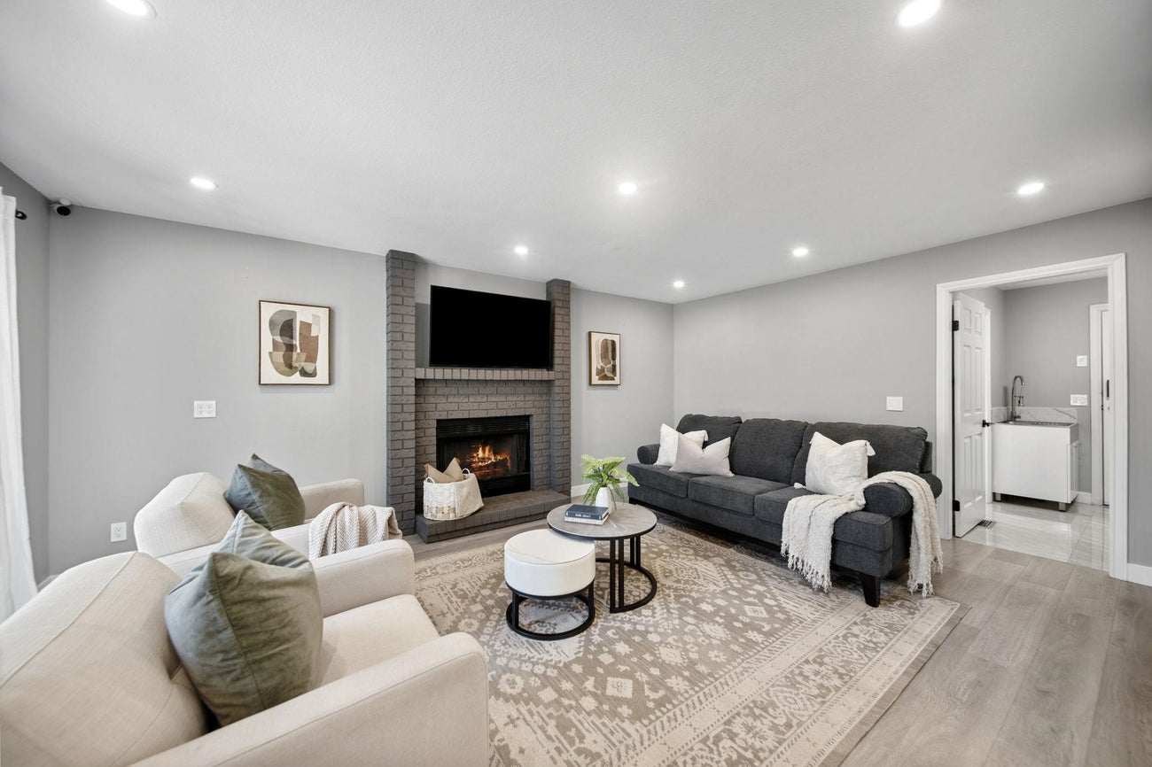 2480 Gale Avenue - Central Coquitlam Single Family Residence for Sale, 6 Bedrooms (R3162258)# - 7 2480 Gale Avenue - Central Coquitlam Single Family Residence for Sale, 6 Bedrooms (R3162258)# - 7