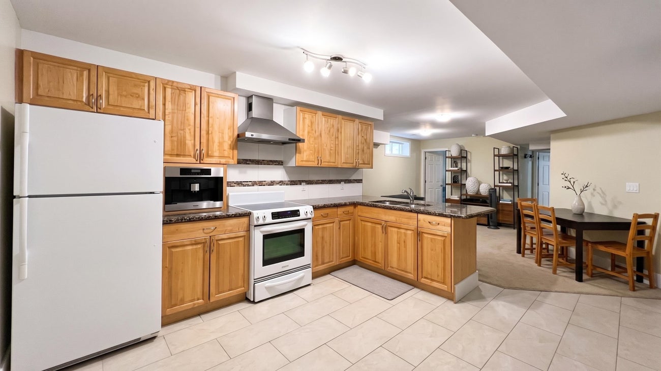 2016 Winter Crescent - Central Coquitlam Single Family Residence for Sale, 5 Bedrooms (R3162505)# - 26 2016 Winter Crescent - Central Coquitlam Single Family Residence for Sale, 5 Bedrooms (R3162505)# - 26