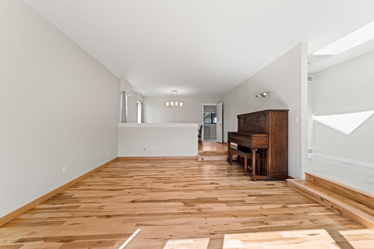 218 Mundy Street - Central Coquitlam Single Family Residence for Sale, 3 Bedrooms (R3163148)# - 11