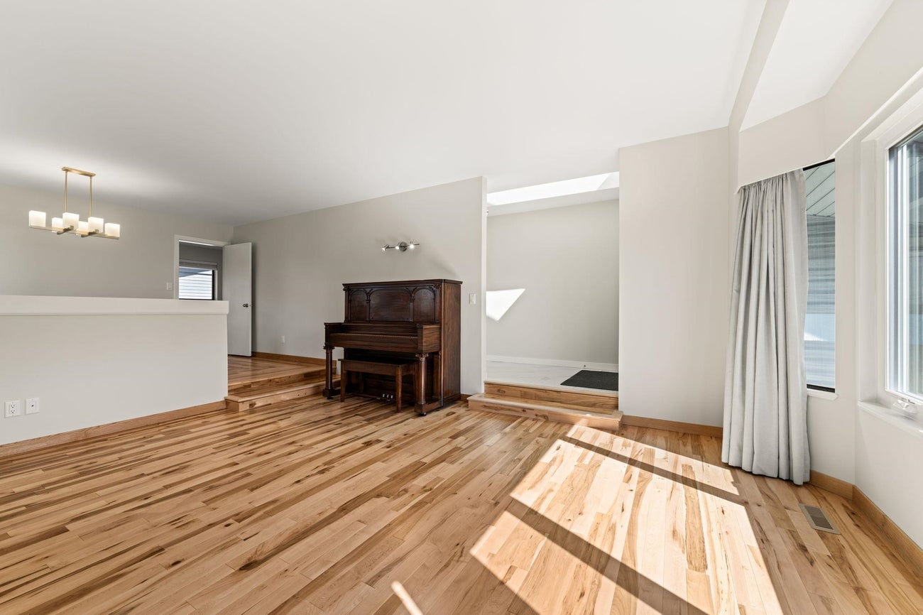 218 Mundy Street - Central Coquitlam Single Family Residence for Sale, 3 Bedrooms (R3163148)# - 12