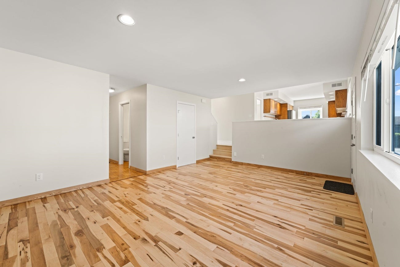 218 Mundy Street - Central Coquitlam Single Family Residence for Sale, 3 Bedrooms (R3163148)# - 17