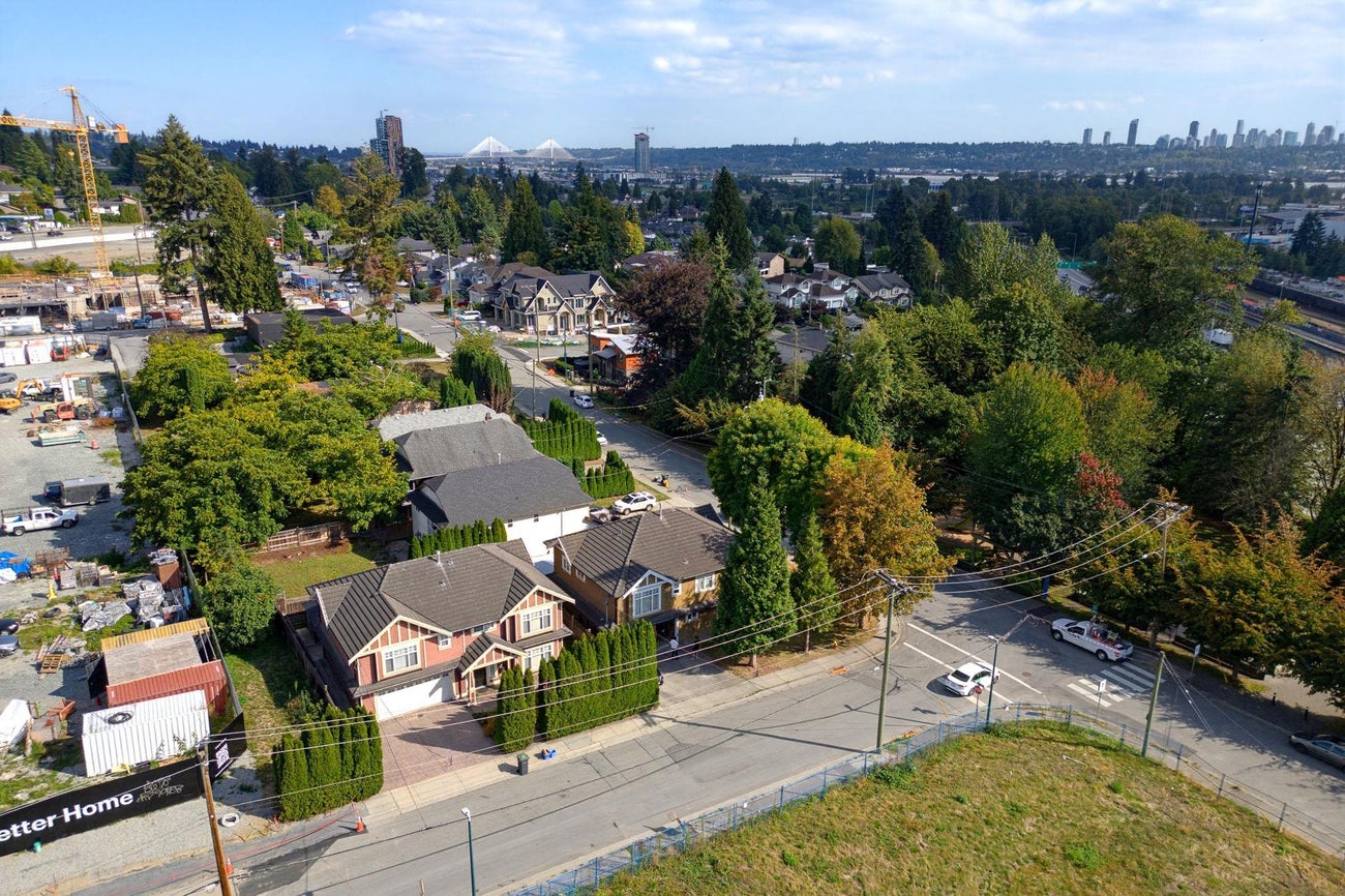 575 Alderson Avenue - Coquitlam West Single Family Residence for Sale, 6 Bedrooms (R3163176)# - 1