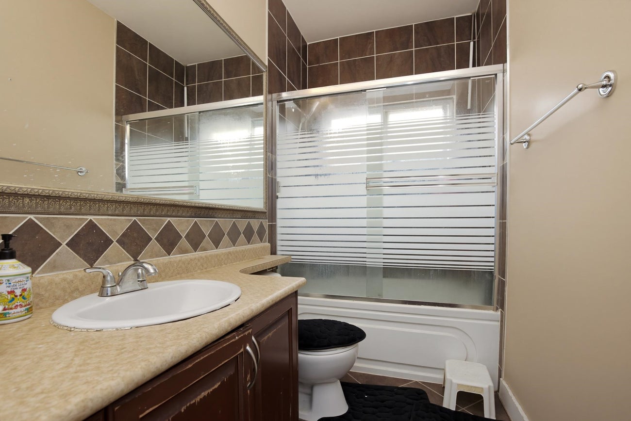575 Alderson Avenue - Coquitlam West Single Family Residence for Sale, 6 Bedrooms (R3163176)# - 29