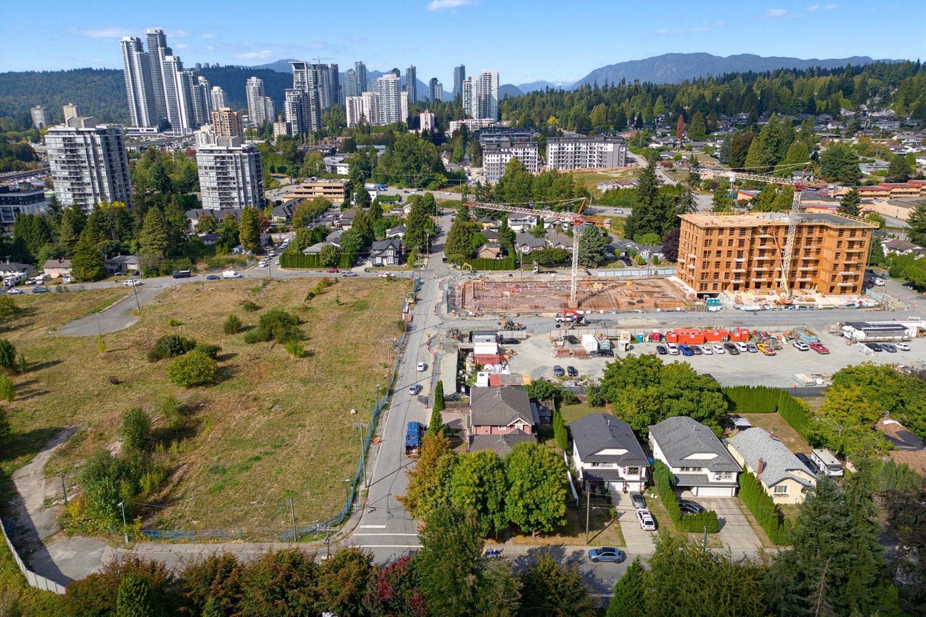 575 Alderson Avenue - Coquitlam West Single Family Residence for Sale, 6 Bedrooms (R3163176)# - 5
