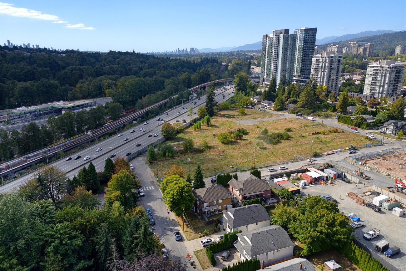575 Alderson Avenue - Coquitlam West Single Family Residence for Sale, 6 Bedrooms (R3163176)# - 6
