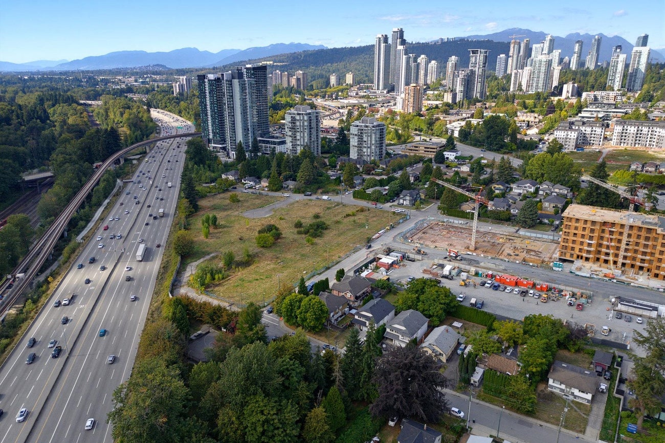 575 Alderson Avenue - Coquitlam West Single Family Residence for Sale, 6 Bedrooms (R3163176)# - 7