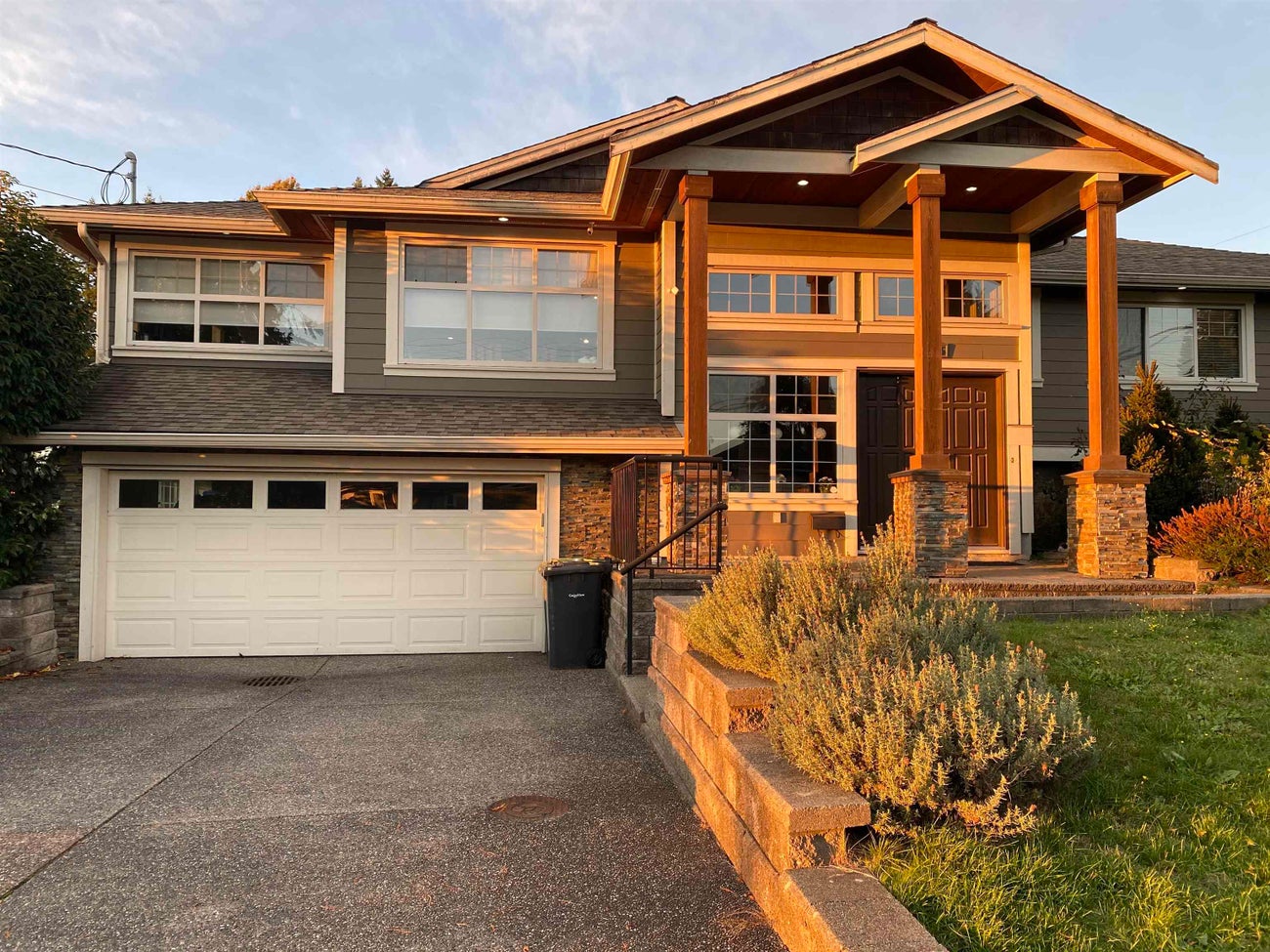 2245 Gale Avenue - Central Coquitlam Single Family Residence for Sale, 5 Bedrooms (R3165510)# - 1