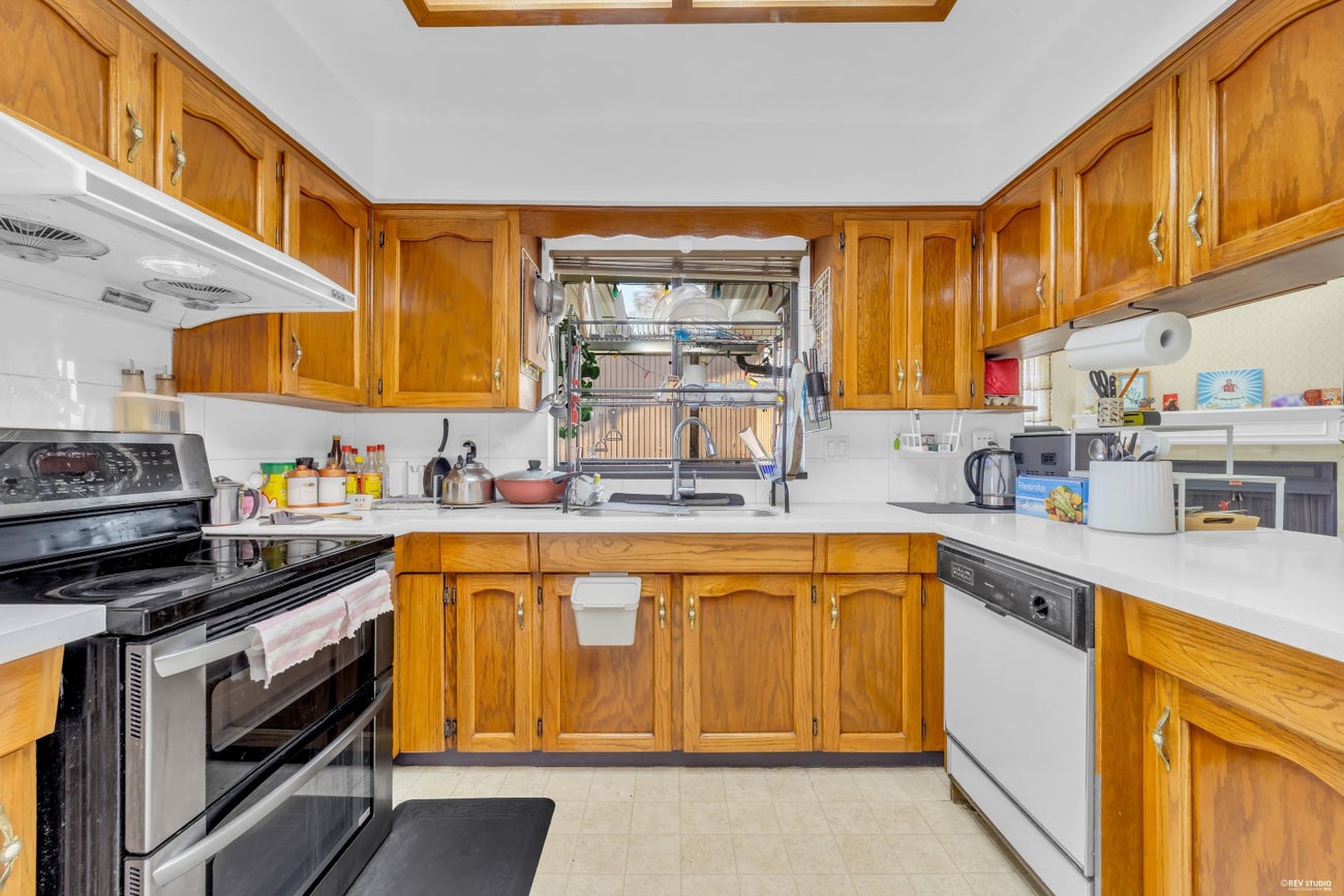 415 Goyer Court - Central Coquitlam Single Family Residence for Sale, 5 Bedrooms (R3166128)# - 16