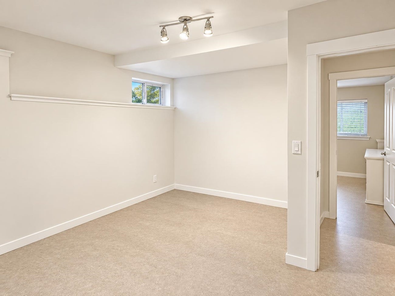 2902 Paul Lake Court - Coquitlam East Single Family Residence for Sale, 6 Bedrooms (R3167630)# - 17
