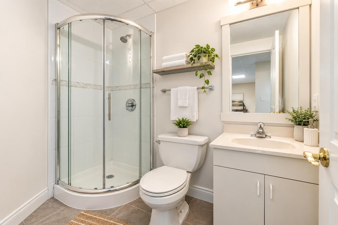 2902 Paul Lake Court - Coquitlam East Single Family Residence for Sale, 6 Bedrooms (R3167630)# - 18