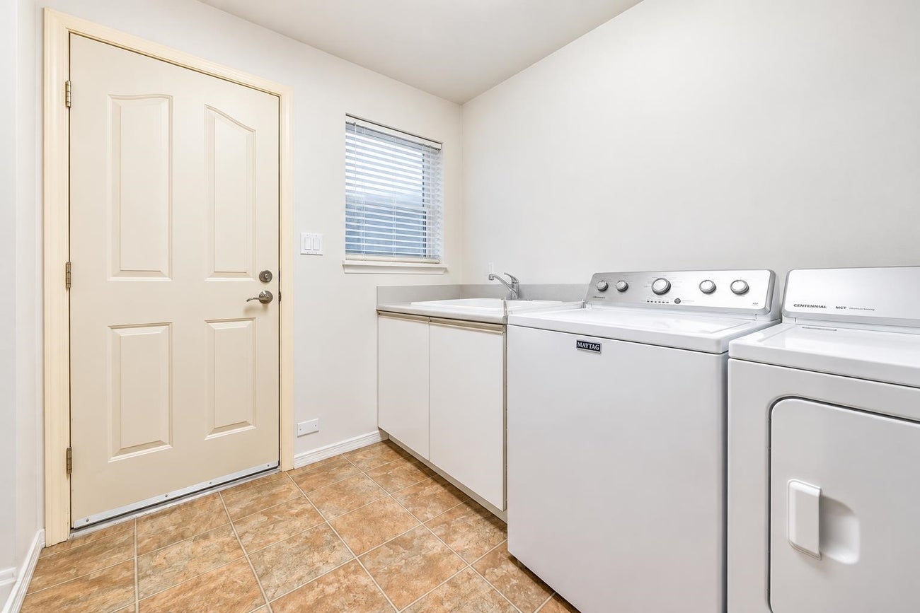 2902 Paul Lake Court - Coquitlam East Single Family Residence for Sale, 6 Bedrooms (R3167630)# - 20