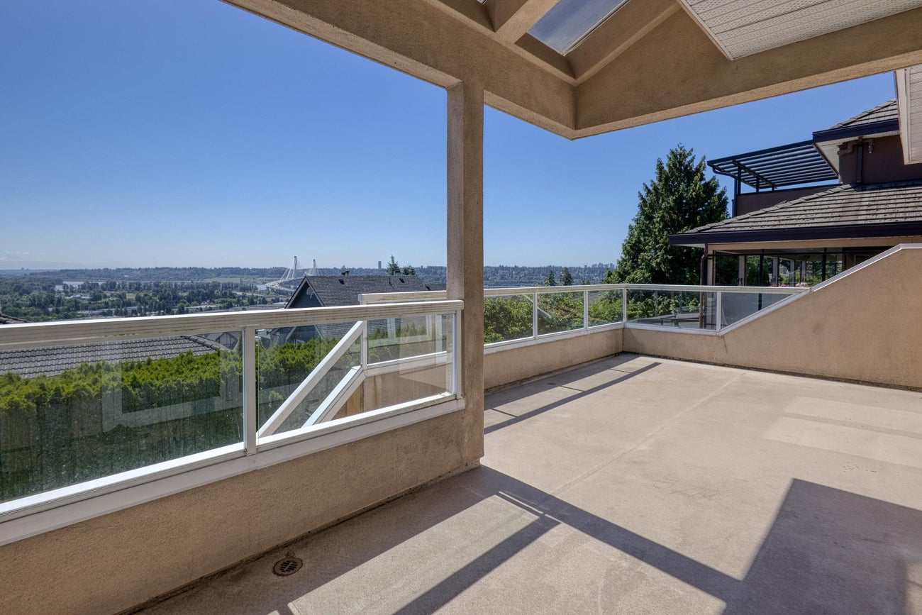 2249 Sicamous Avenue - Coquitlam East Single Family Residence for Sale, 8 Bedrooms (R3168824)# - 17