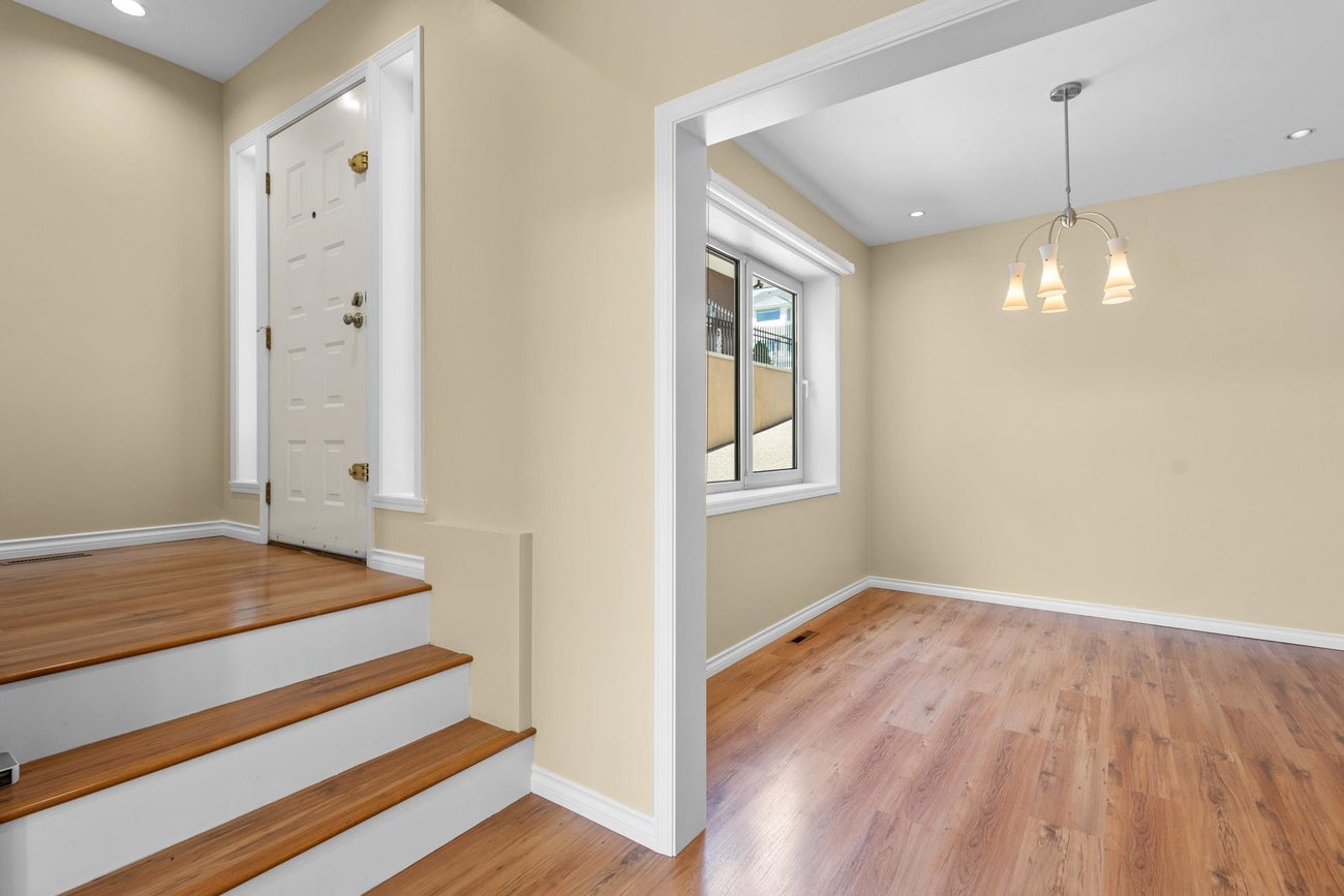 2249 Sicamous Avenue - Coquitlam East Single Family Residence for Sale, 8 Bedrooms (R3168824)# - 28