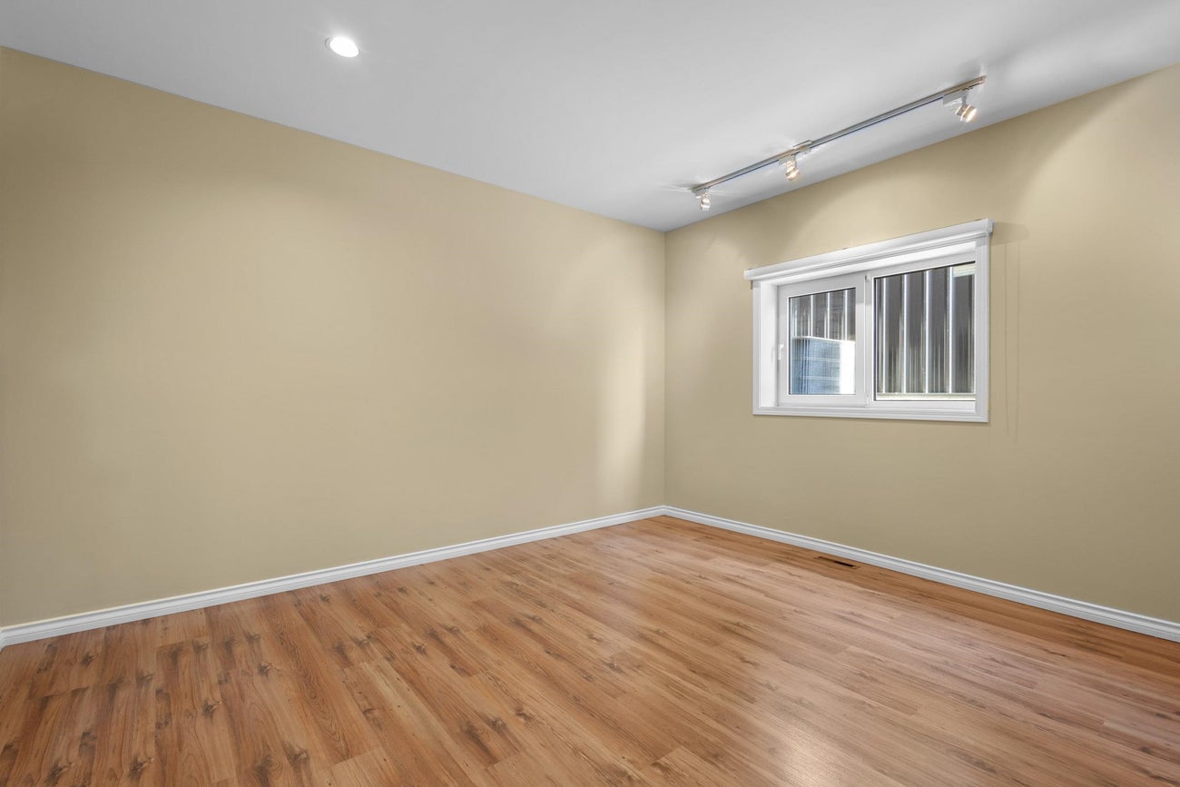 2249 Sicamous Avenue - Coquitlam East Single Family Residence for Sale, 8 Bedrooms (R3168824)# - 35