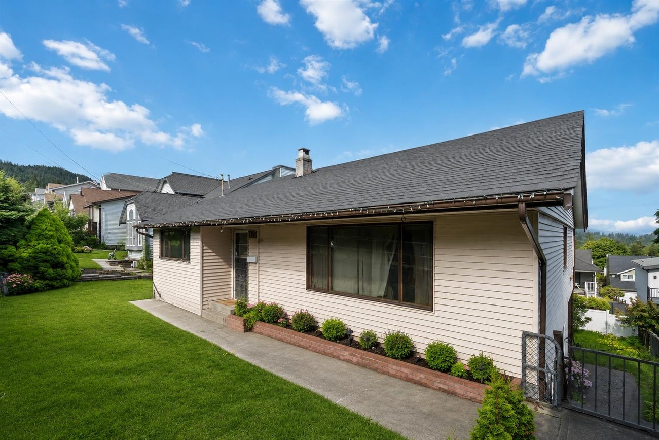 1303 Johnson Street - Canyon Springs Single Family Residence for Sale, 5 Bedrooms (R3169068)# - 24