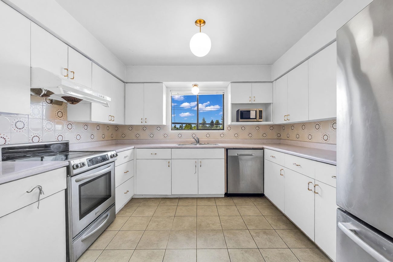 970 Duthie Avenue - Simon Fraser Univer. Single Family Residence for Sale, 7 Bedrooms (R3169074)# - 2