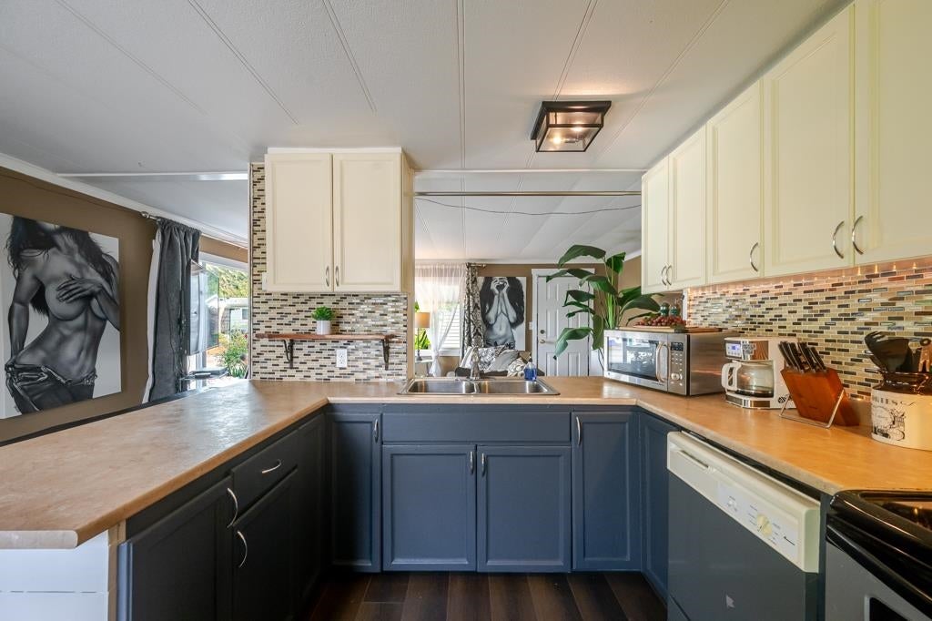 305 - 201 Cayer Street - Maillardville Manufactured Home for Sale, 2 Bedrooms (R3169781)# - 13