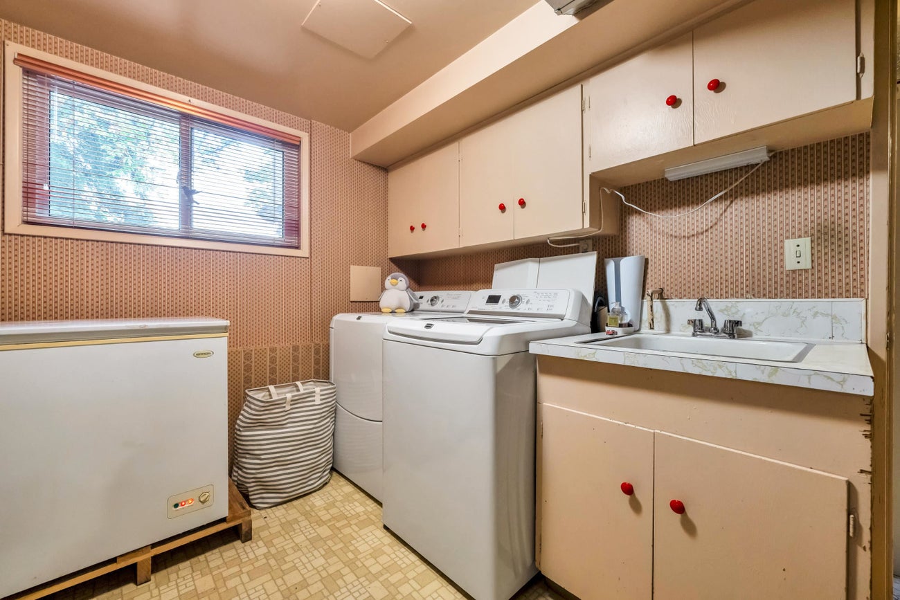 1605 Cornell Avenue - Central Coquitlam Single Family Residence for Sale, 5 Bedrooms (R3170652)# - 35