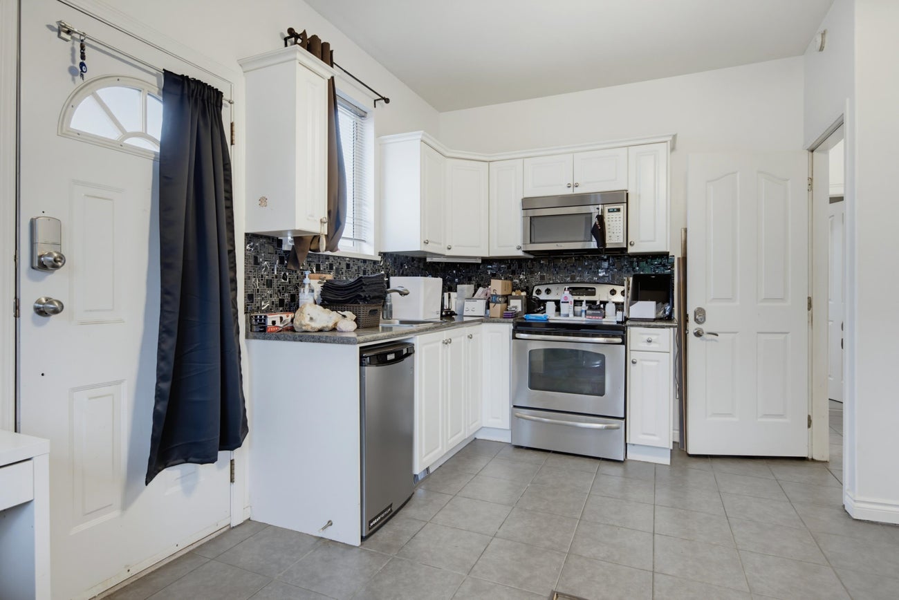 306 Marmont Street - Maillardville Single Family Residence for Sale, 8 Bedrooms (R3174821)# - 23