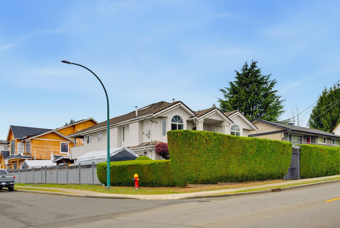 306 Marmont Street - Maillardville Single Family Residence for Sale, 8 Bedrooms (R3174821)# - 4