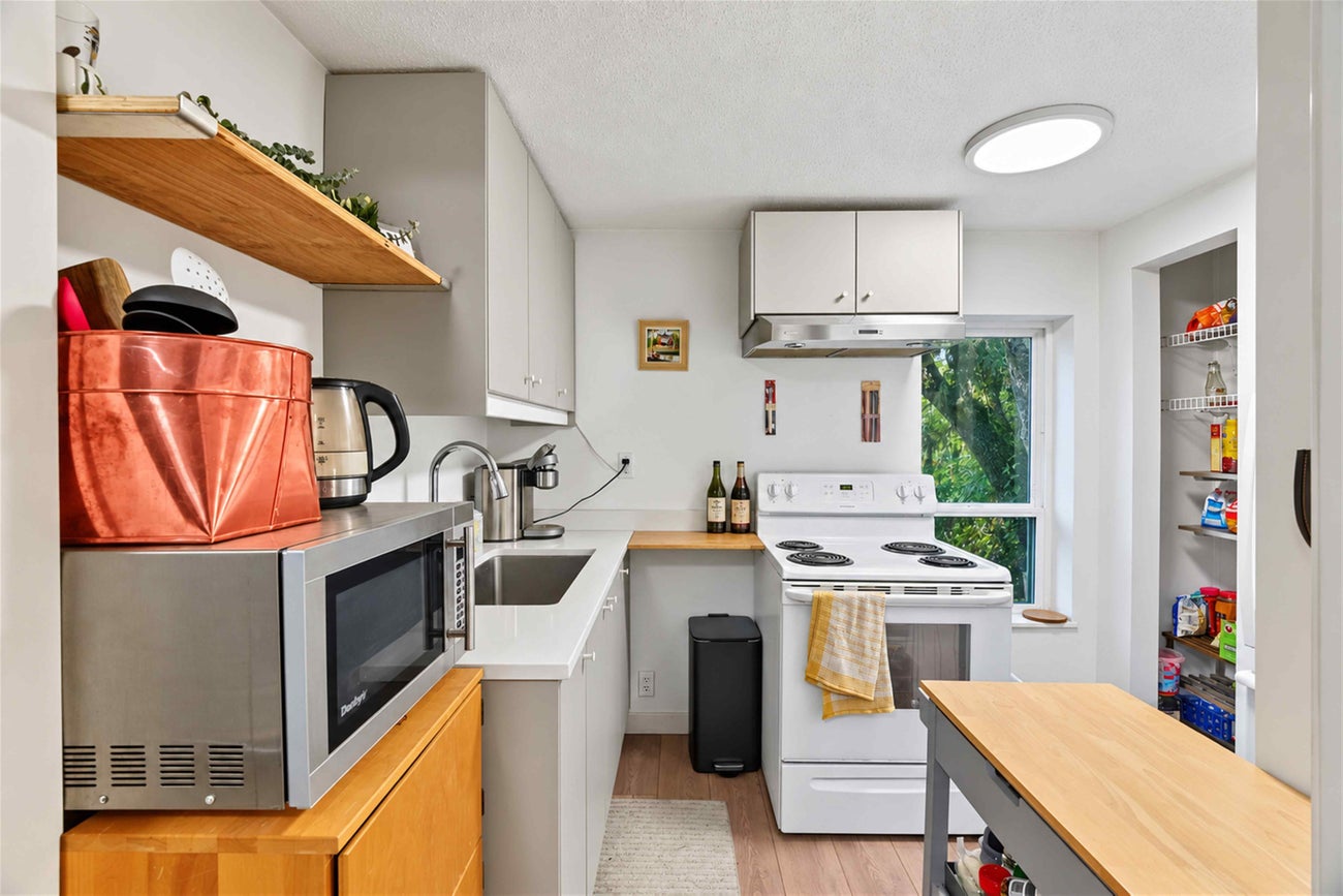 1004 Delestre Avenue - Maillardville Single Family Residence for Sale, 2 Bedrooms (R3174913)# - 6 1004 Delestre Avenue - Maillardville Single Family Residence for Sale, 2 Bedrooms (R3174913)# - 6