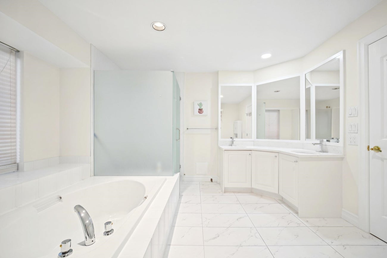 2260 Sicamous Avenue - Coquitlam East Single Family Residence for Sale, 6 Bedrooms (R3175732)# - 22