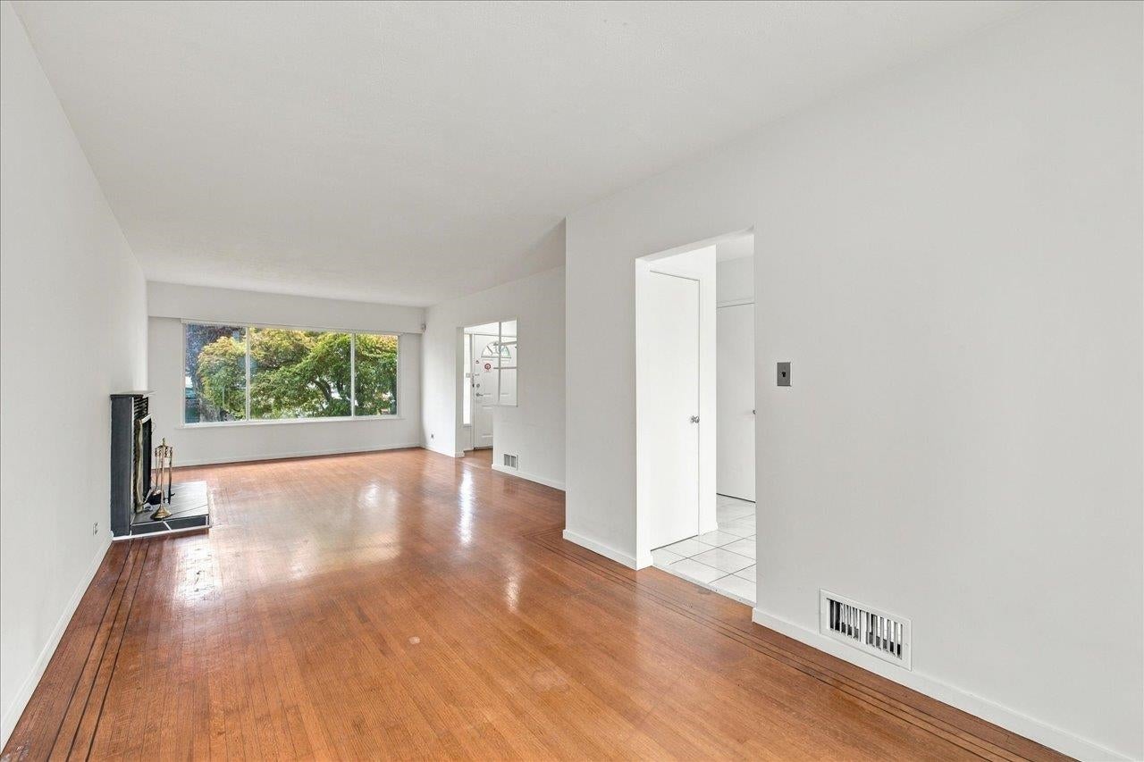 4656 Brentlawn Drive - Brentwood Park Single Family Residence for Sale, 5 Bedrooms (R3175845)# - 12 4656 Brentlawn Drive - Brentwood Park Single Family Residence for Sale, 5 Bedrooms (R3175845)# - 12