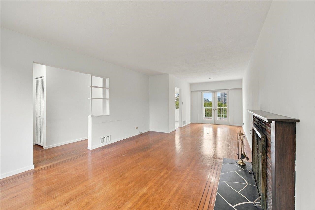 4656 Brentlawn Drive - Brentwood Park Single Family Residence for Sale, 5 Bedrooms (R3175845)# - 6 4656 Brentlawn Drive - Brentwood Park Single Family Residence for Sale, 5 Bedrooms (R3175845)# - 6