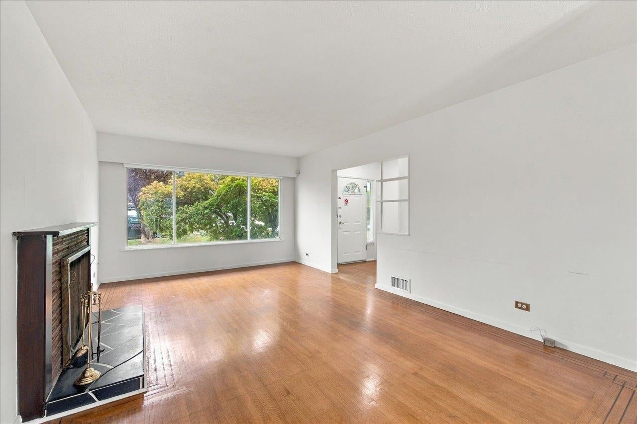 4656 Brentlawn Drive - Brentwood Park Single Family Residence for Sale, 5 Bedrooms (R3175845)# - 9 4656 Brentlawn Drive - Brentwood Park Single Family Residence for Sale, 5 Bedrooms (R3175845)# - 9