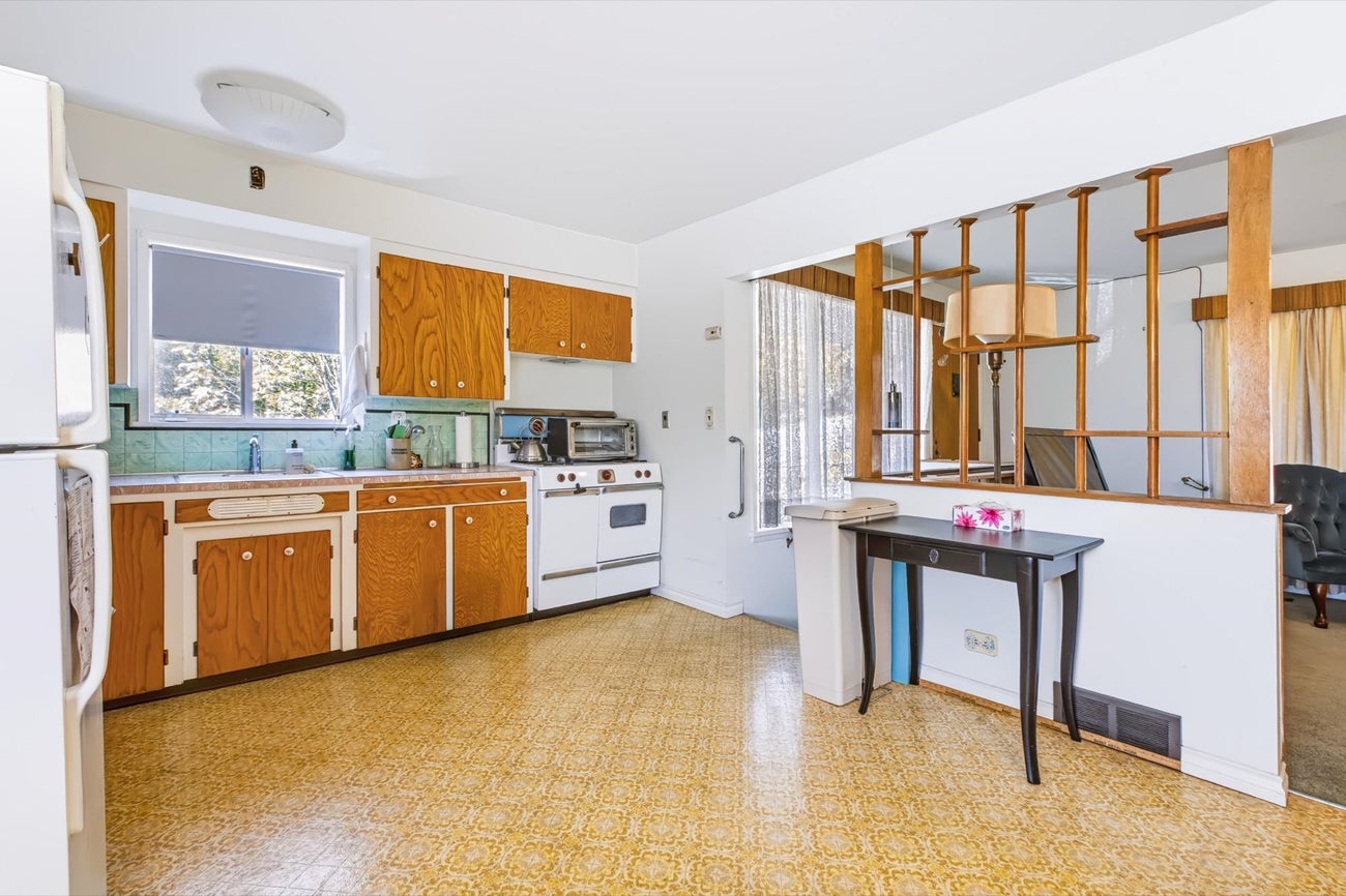 205 Nelson Street - Maillardville Single Family Residence for Sale, 3 Bedrooms (R3176095)# - 10