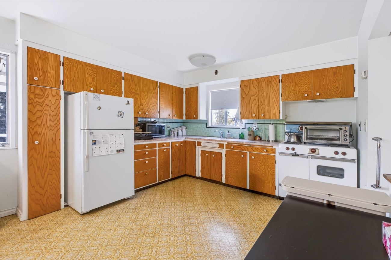 205 Nelson Street - Maillardville Single Family Residence for Sale, 3 Bedrooms (R3176095)# - 11