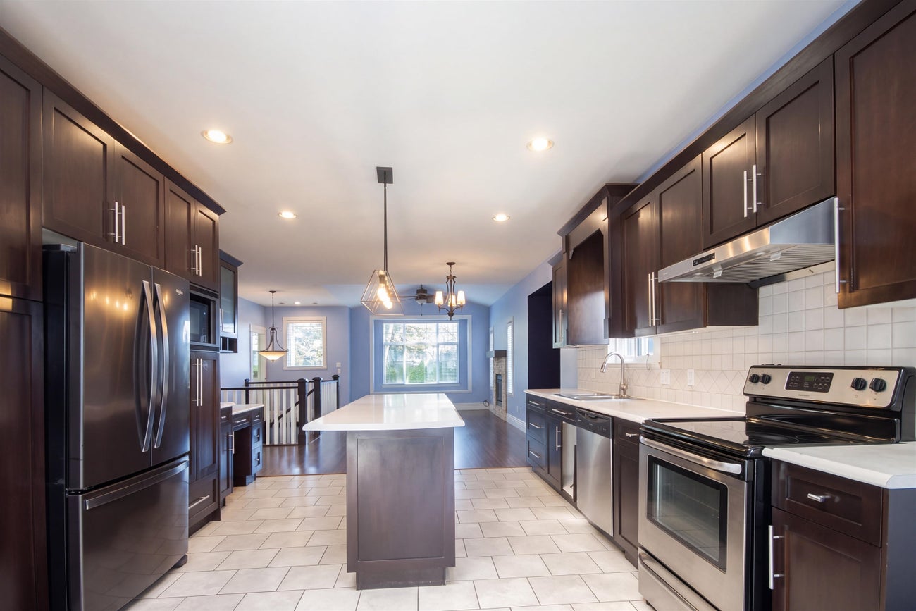 213 Bernatchey Street - Coquitlam West Single Family Residence for Sale, 7 Bedrooms (R3176352)# - 10 213 Bernatchey Street - Coquitlam West Single Family Residence for Sale, 7 Bedrooms (R3176352)# - 10