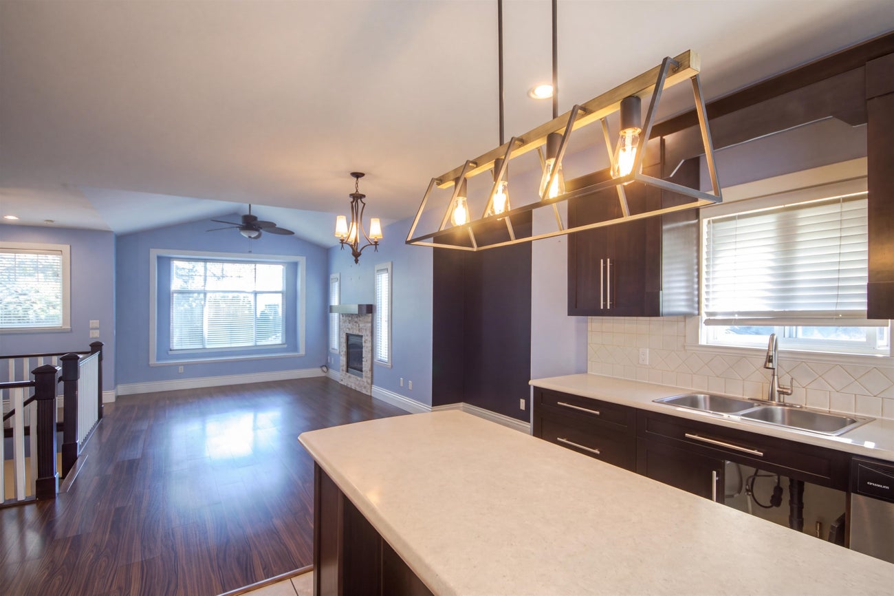 213 Bernatchey Street - Coquitlam West Single Family Residence for Sale, 7 Bedrooms (R3176352)# - 12 213 Bernatchey Street - Coquitlam West Single Family Residence for Sale, 7 Bedrooms (R3176352)# - 12