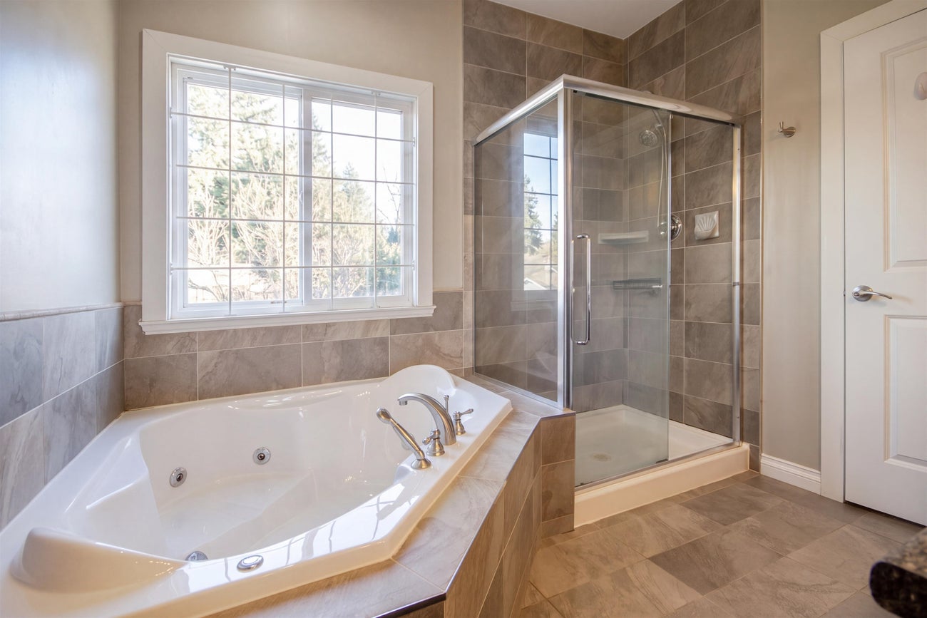 213 Bernatchey Street - Coquitlam West Single Family Residence for Sale, 7 Bedrooms (R3176352)# - 29 213 Bernatchey Street - Coquitlam West Single Family Residence for Sale, 7 Bedrooms (R3176352)# - 29