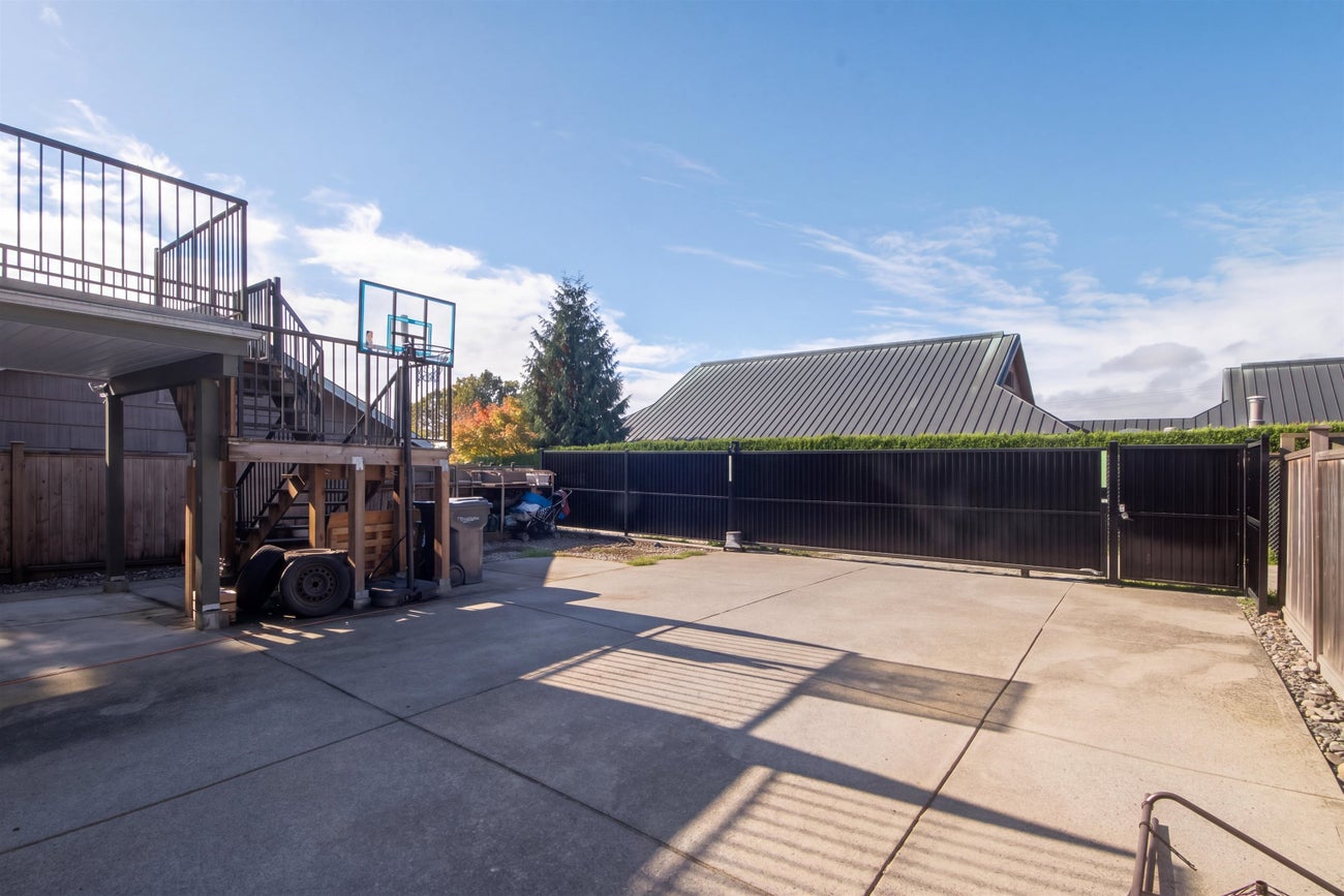 213 Bernatchey Street - Coquitlam West Single Family Residence for Sale, 7 Bedrooms (R3176352)# - 36 213 Bernatchey Street - Coquitlam West Single Family Residence for Sale, 7 Bedrooms (R3176352)# - 36