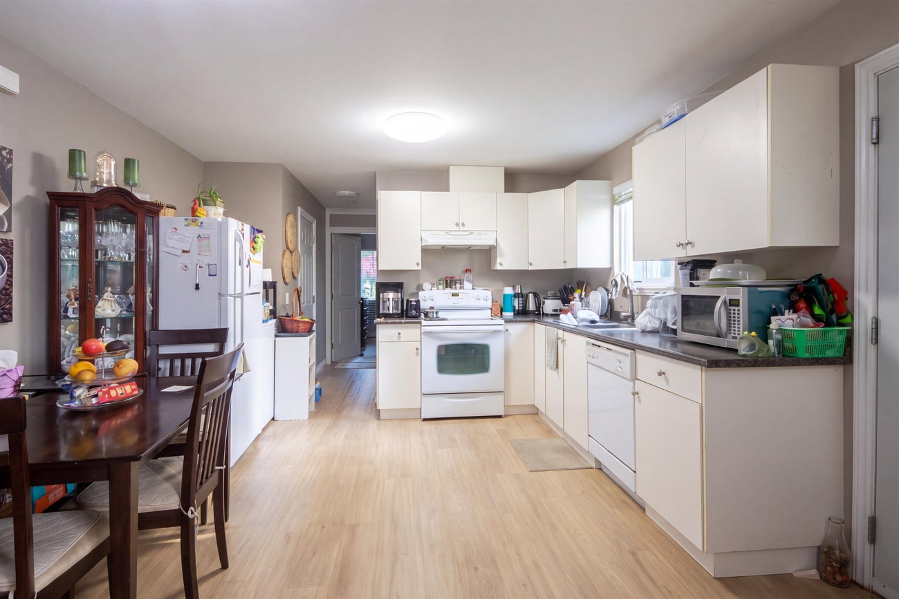 213 Bernatchey Street - Coquitlam West Single Family Residence for Sale, 7 Bedrooms (R3176352)# - 9 213 Bernatchey Street - Coquitlam West Single Family Residence for Sale, 7 Bedrooms (R3176352)# - 9