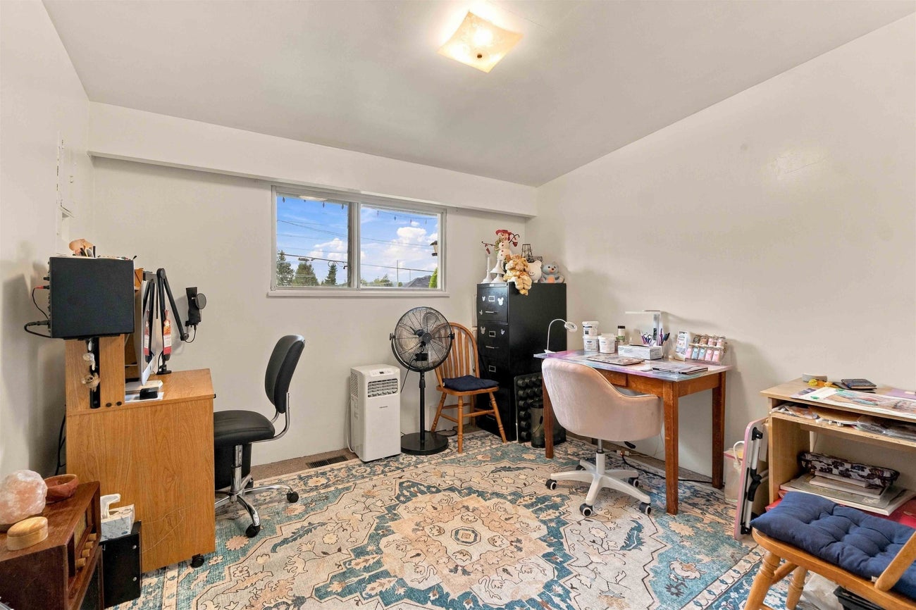 747 Poirier Street - Central Coquitlam Single Family Residence for Sale, 3 Bedrooms (R3179661)# - 16