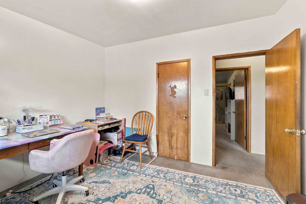 747 Poirier Street - Central Coquitlam Single Family Residence for Sale, 3 Bedrooms (R3179661)# - 17
