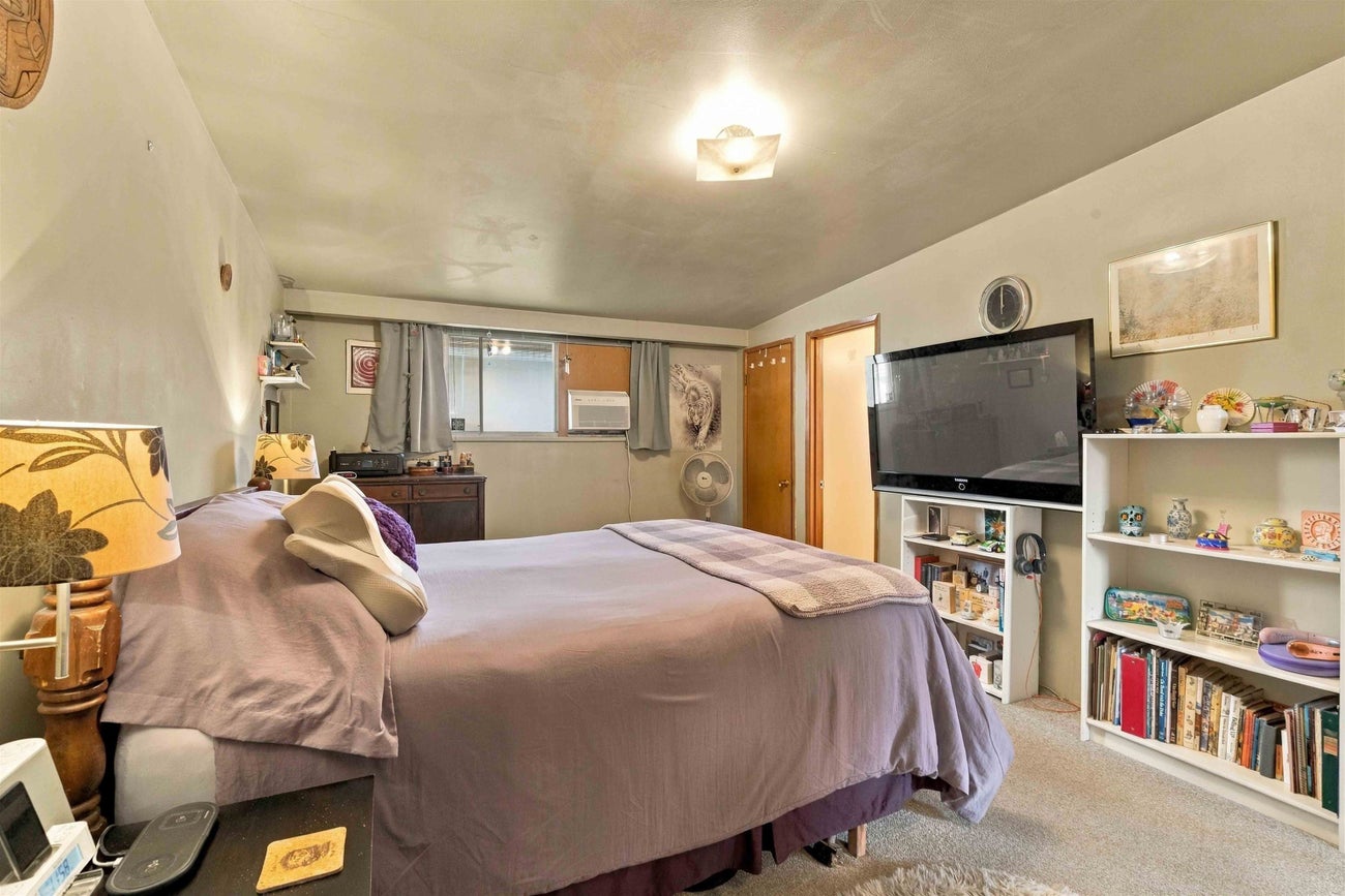 747 Poirier Street - Central Coquitlam Single Family Residence for Sale, 3 Bedrooms (R3179661)# - 21