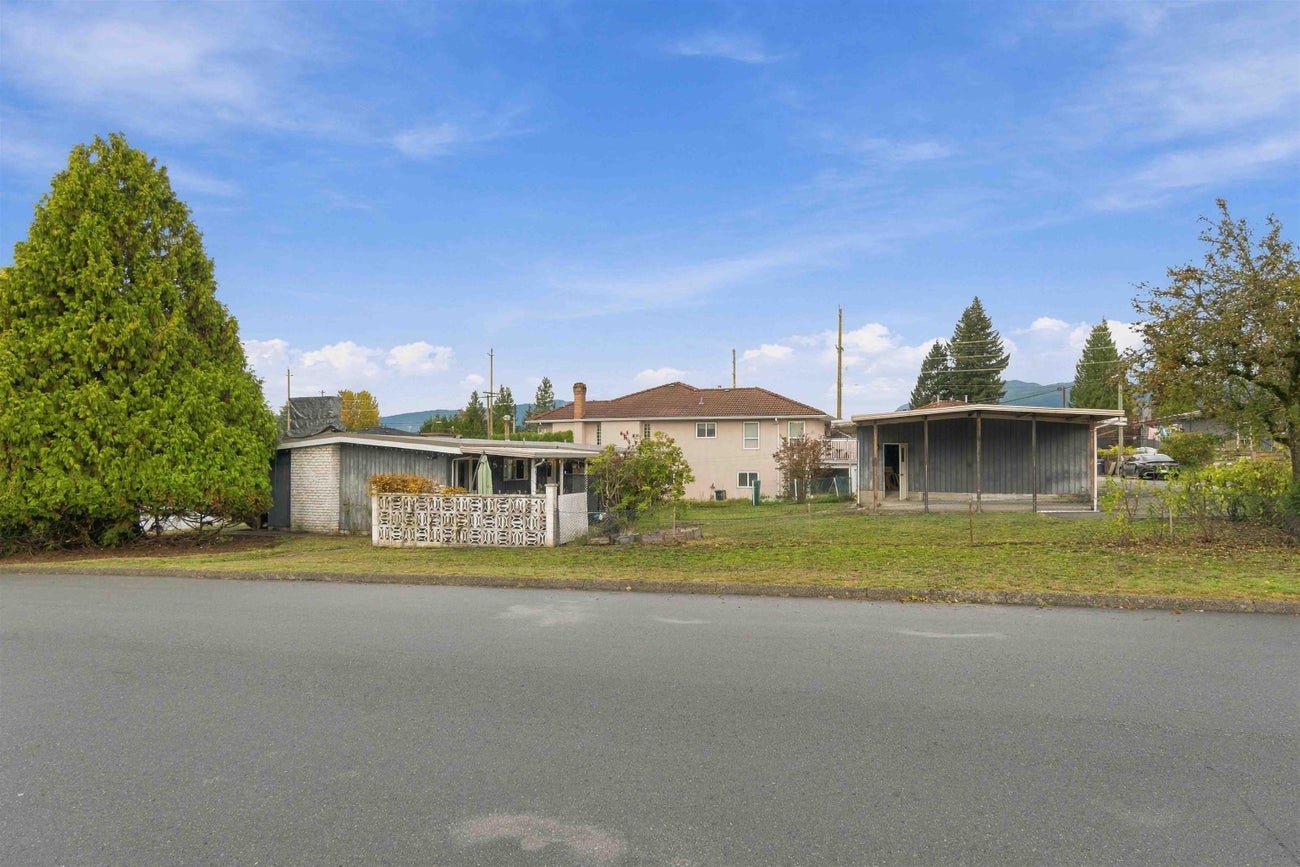 747 Poirier Street - Central Coquitlam Single Family Residence for Sale, 3 Bedrooms (R3179661)# - 26