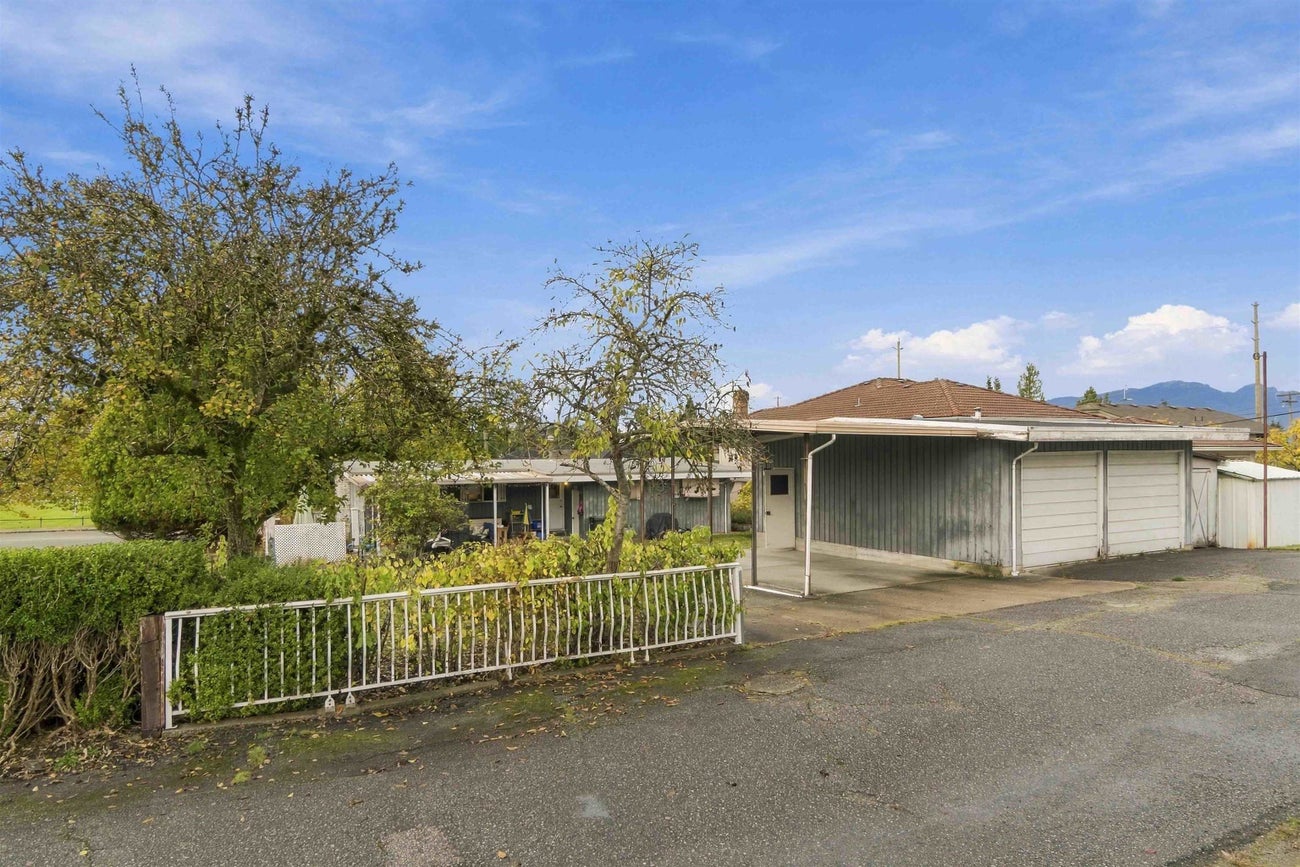 747 Poirier Street - Central Coquitlam Single Family Residence for Sale, 3 Bedrooms (R3179661)# - 27