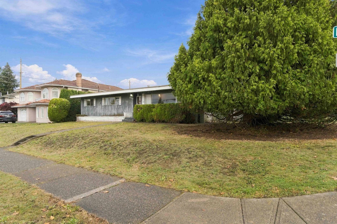 747 Poirier Street - Central Coquitlam Single Family Residence for Sale, 3 Bedrooms (R3179661)# - 2