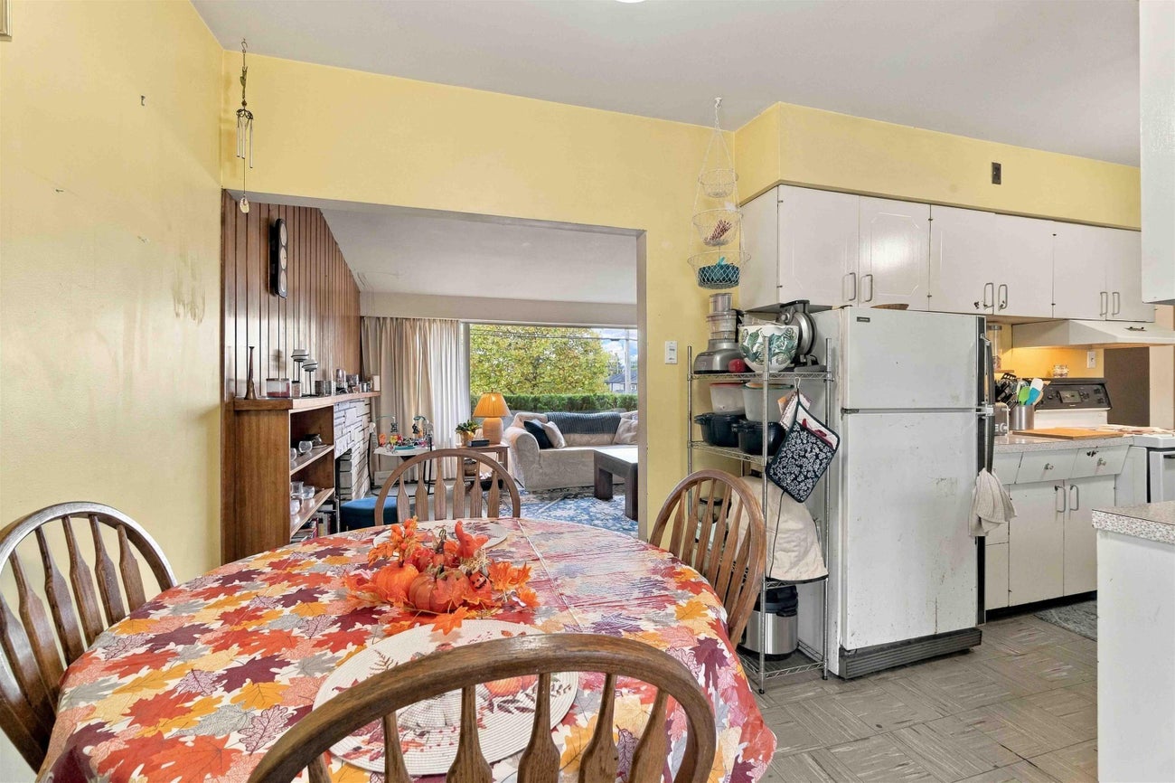 747 Poirier Street - Central Coquitlam Single Family Residence for Sale, 3 Bedrooms (R3179661)# - 7