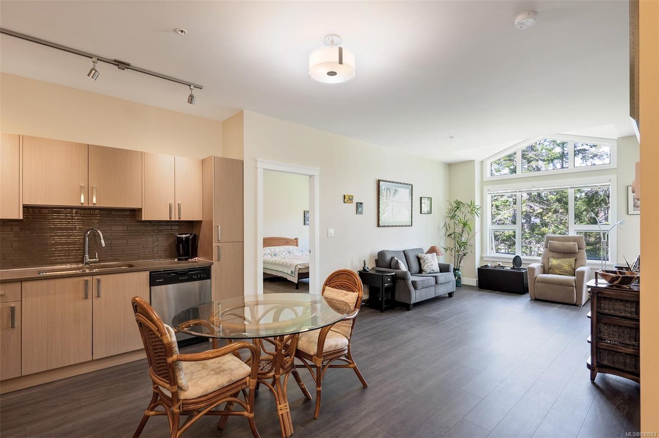404 1900 Watkiss Way - VR Hospital Condo Apartment for sale, 2 Bedrooms (930883) #18